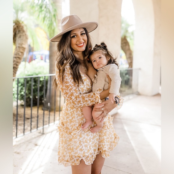 LIKE THIS POST TO BE NOTIFIED OF LIVE SHOW! - Picture 4 of 7